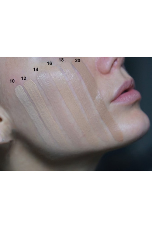 تست رنگ کرم پودر ایزادورا تیوپی روی پوست سفید